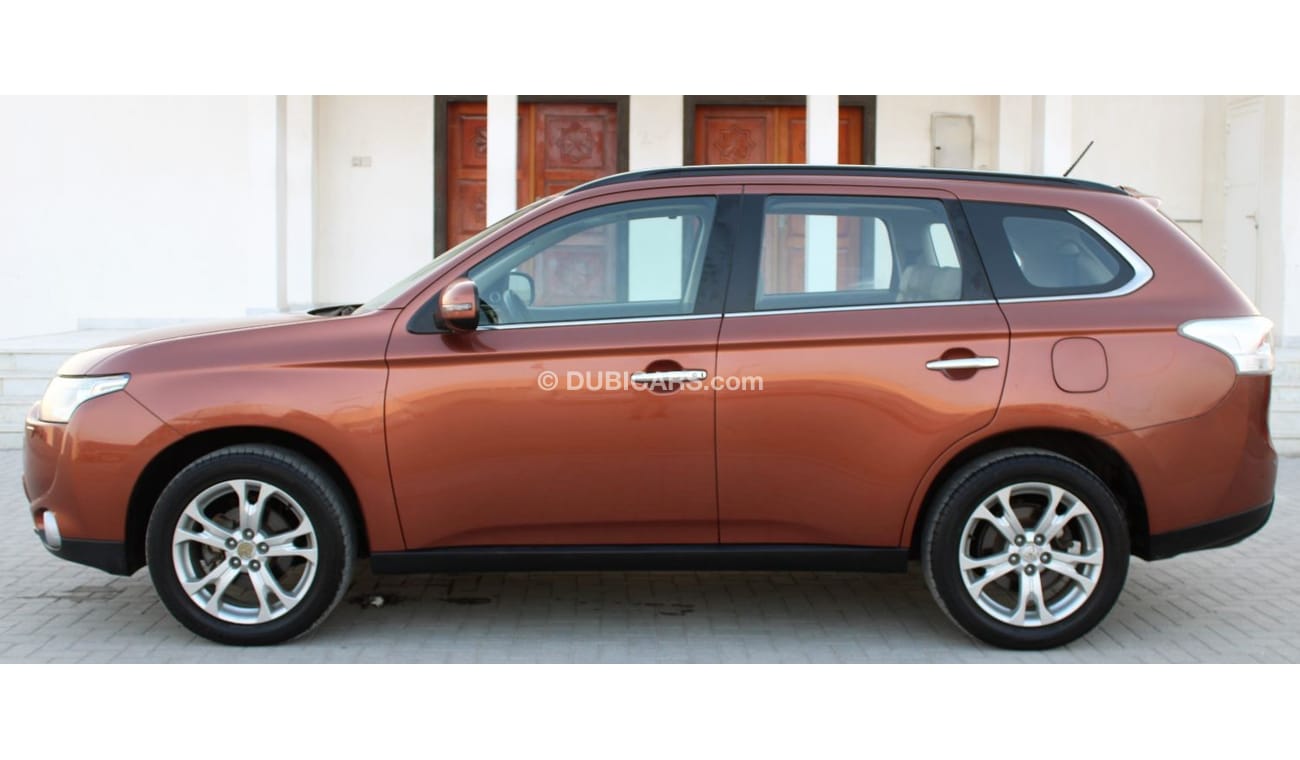 ميتسوبيشي آوتلاندر ميتسوبيشي أوت لاندر 2014 6 سلندر فول أوبشن خليجي بحالة ممتازة بدون حوادث نظيفه جدا من الداخل والخارج