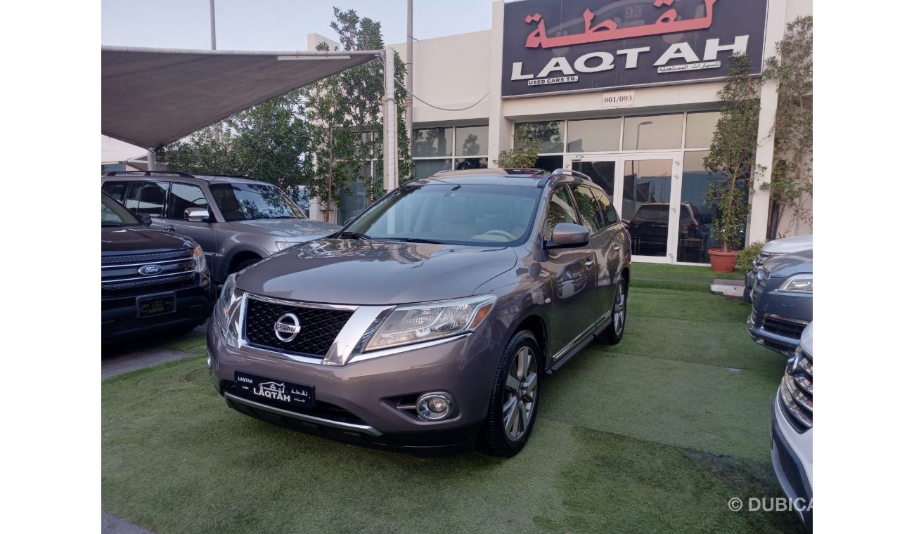 Nissan Pathfinder Gulf model 2014 leather panorama cruise control screen camera electric chair in excellent condition