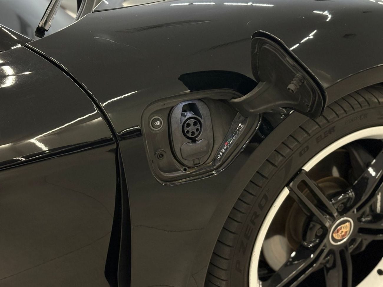 بورش تايكان AED 3,520 P.M | 0% DOWN PAYMENT | PORSCHE TAYCAN STANDARD | EV | 2022 | AMERICAN SPECS