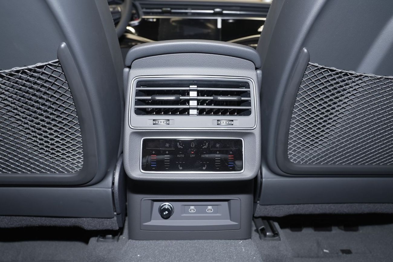 Audi Q8 55 TFSI quattro (340 HP) 2025 AUDI Q8 S-LINE 55 TFSI Quattro + 10% for local