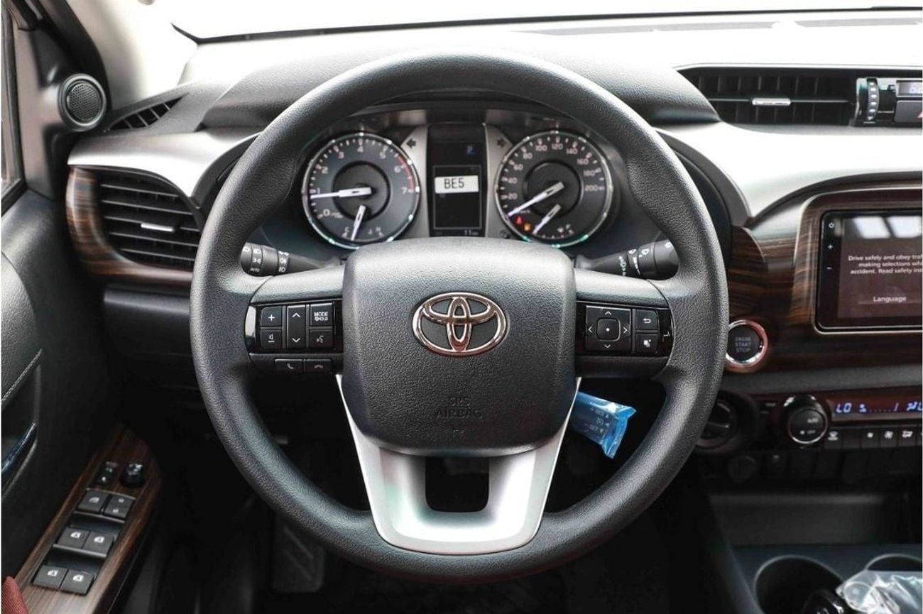 تويوتا هيلوكس 2025 TOYOTA HILUX HI 2.7 - PLATINUM WHITE PEARL inside MAROON | Export Only