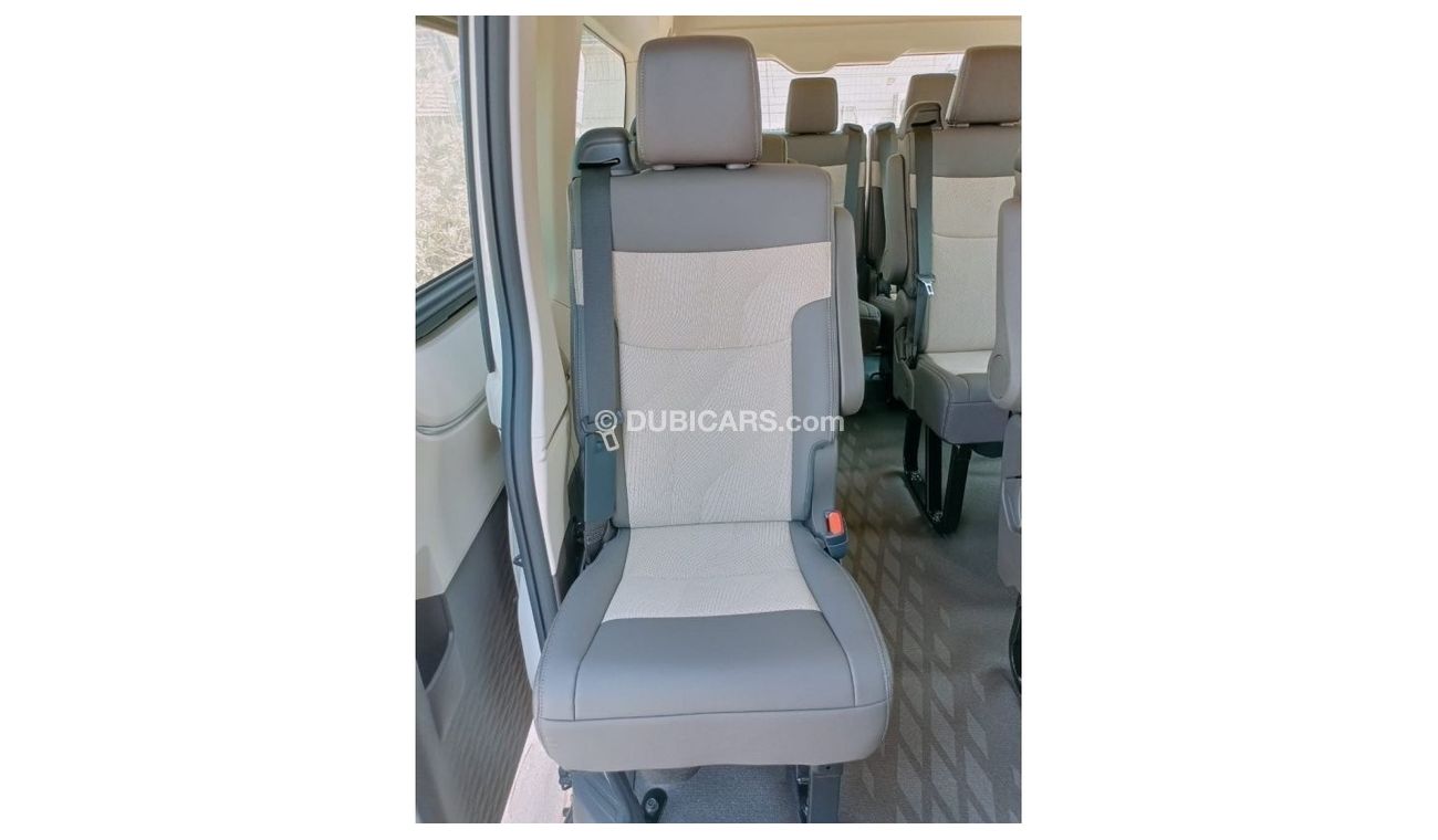 Toyota Hiace TOYOTA HIACE HIGH ROOF 2.8L DSL NEW SHAPE 3 POINT BELT