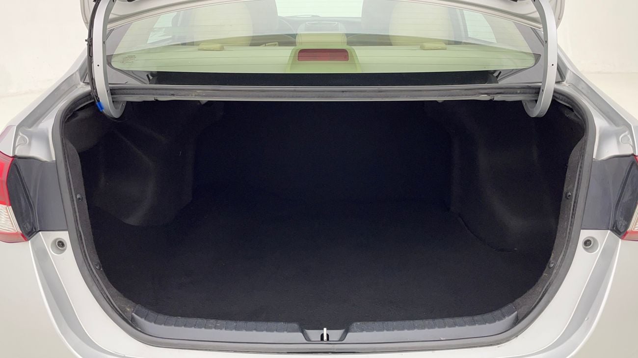 تويوتا يارس SE 1.5 | بدون دفعة مقدمة | اختبار قيادة مجاني للمنزل