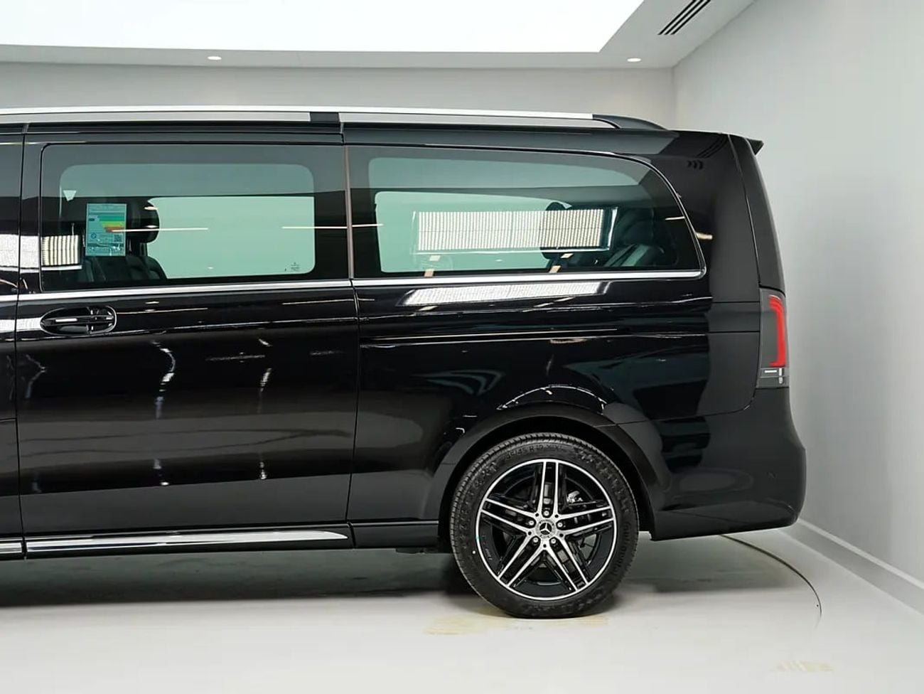 Mercedes Benz V300 AVANTGARDE Dealer WARRANTY | Executive Captain’s Seats | V300 AMG