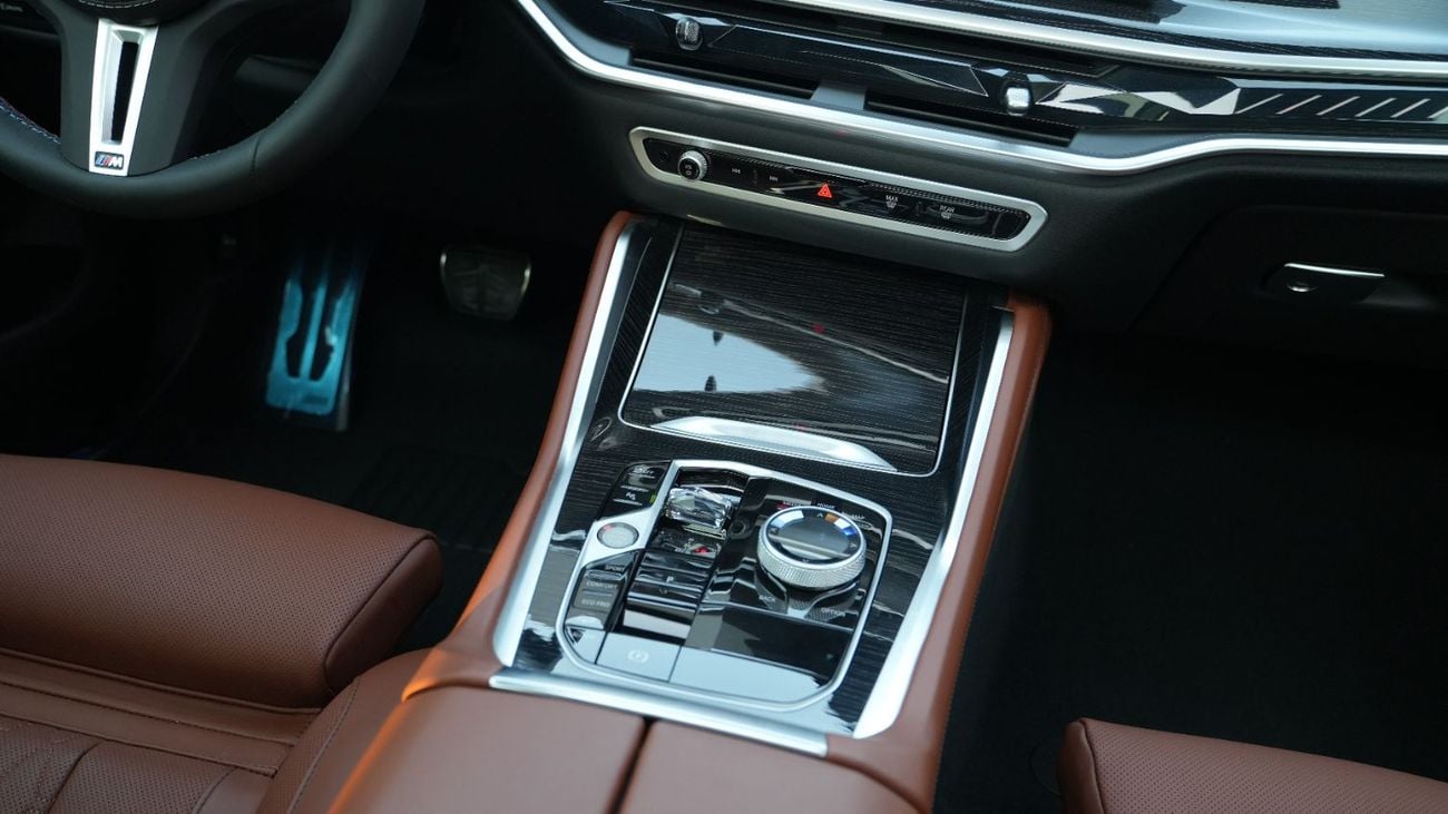 بي أم دبليو X6 M60i xDrive لون أبيض معدني - تان، إصدار 2026 للتصدير فقط