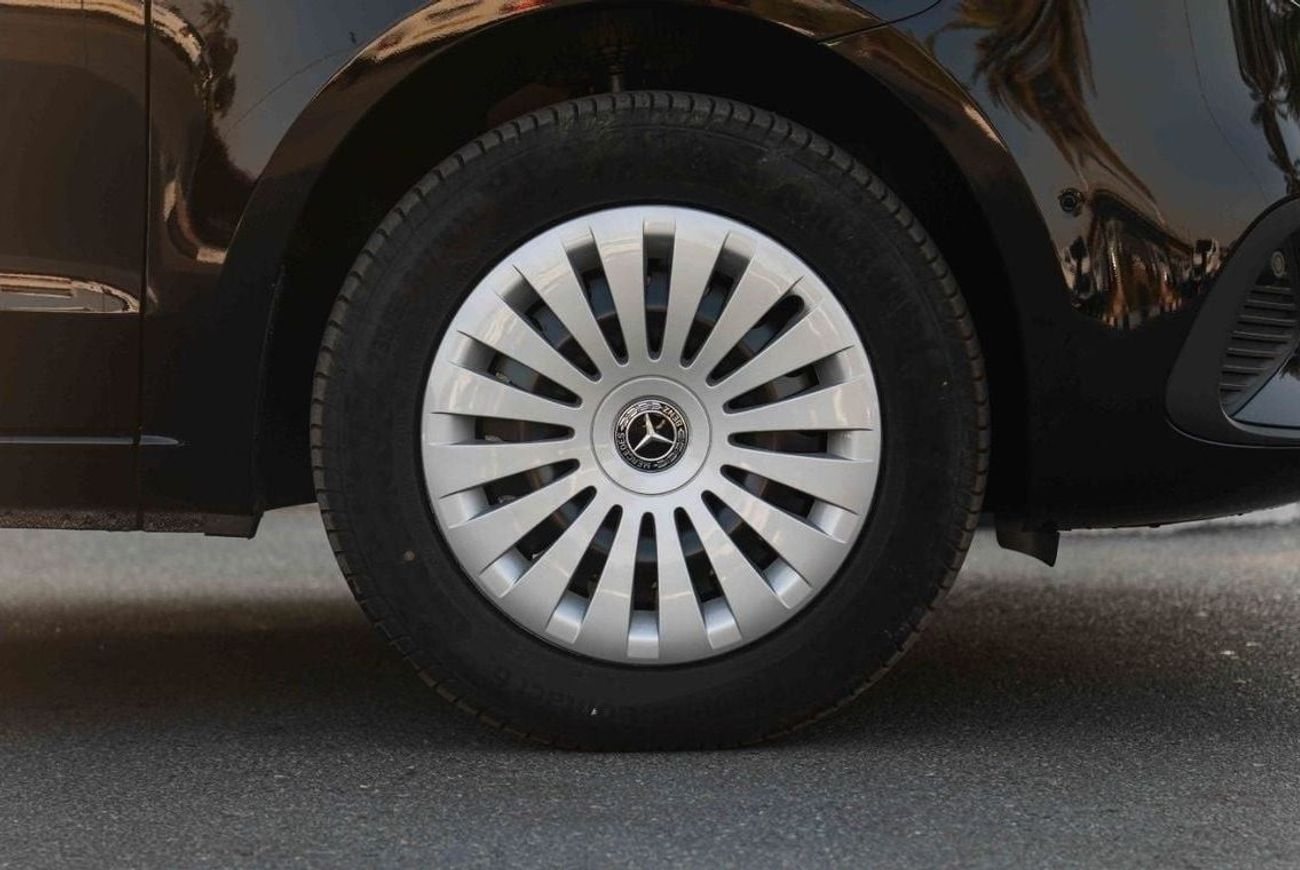 مرسيدس بنز V 300 2025 MERCEDES BENZ V300 EXTRA LONG 2.0 - BLACK inside BLACK | Export Only