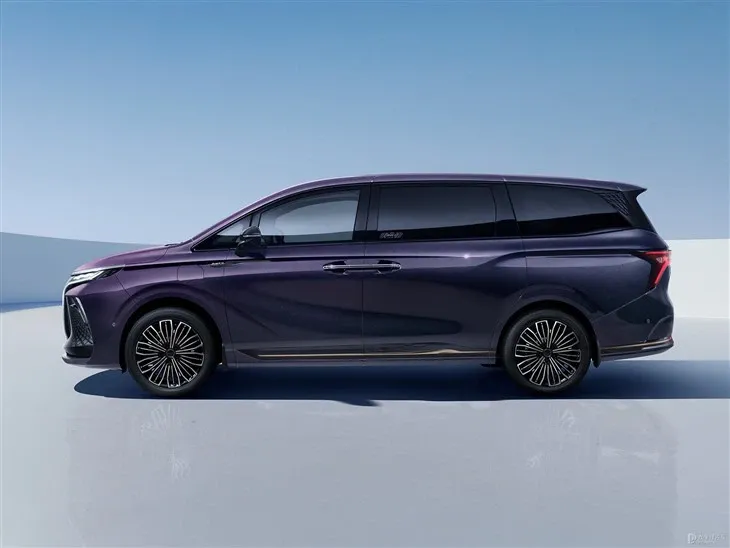 Forthing V9 exterior - Side Profile