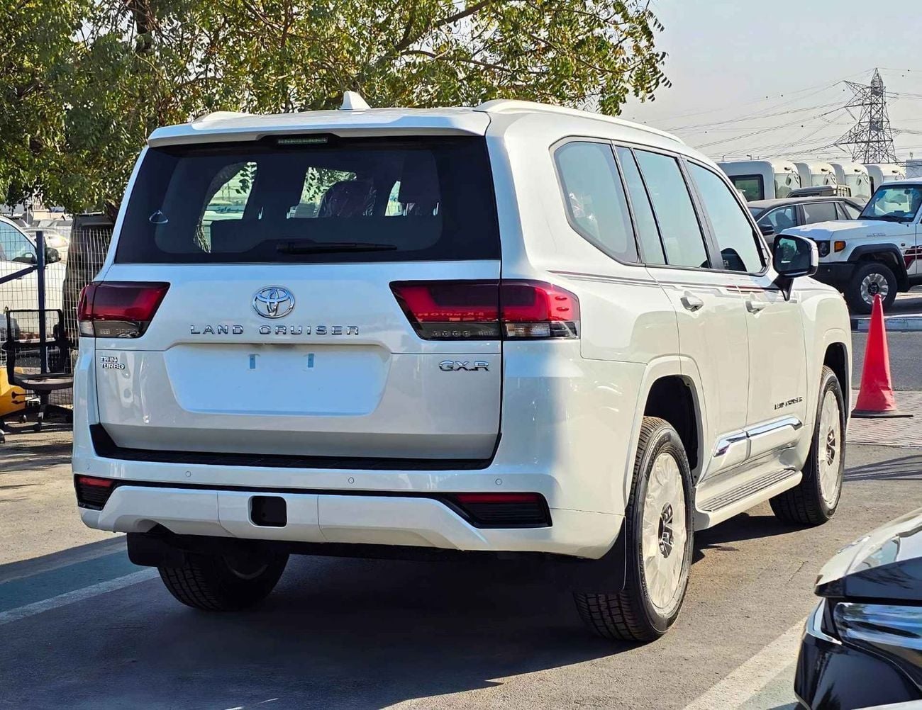 Toyota Land Cruiser GXR TWIN TURBO || 3.5L V6 PETROL | REAR ENTERTAINMENT SCREEN (CODE # GXR3M2)