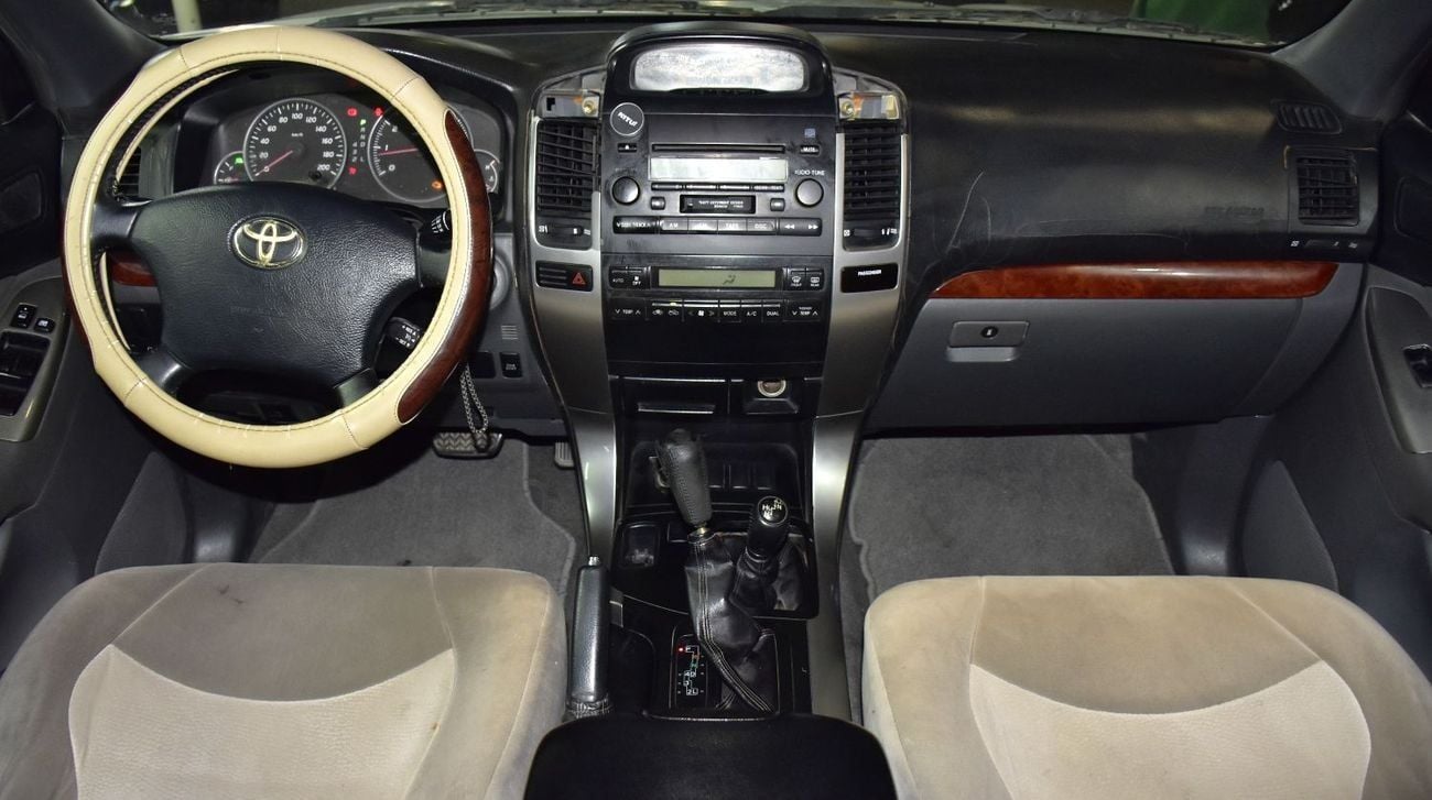 تويوتا برادو Toyota Prado VX ( 2005 Model ) in Silver Color GCC Specs