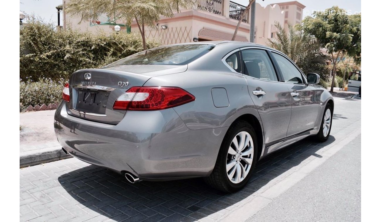 Infiniti Q70