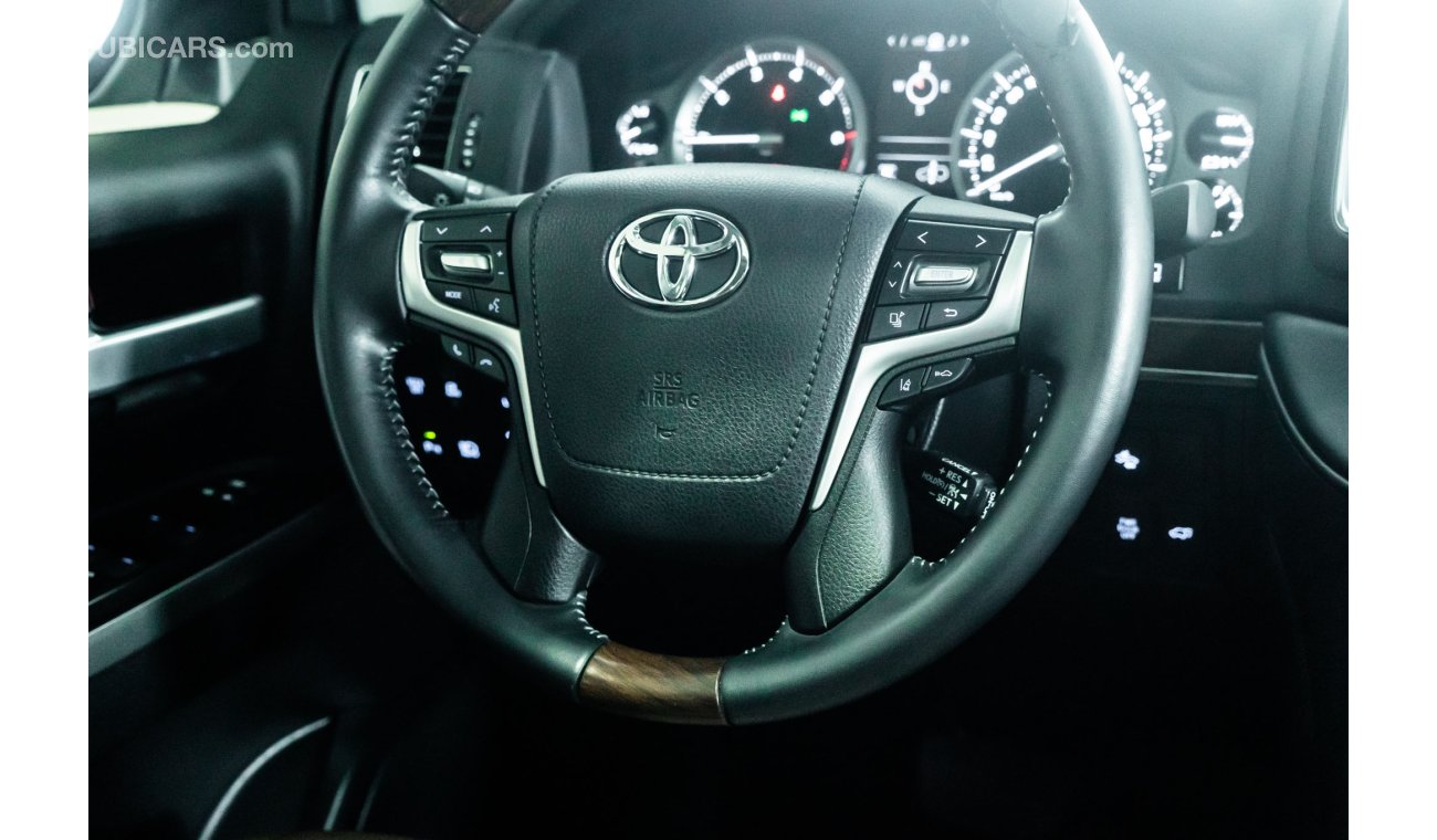 Toyota Land Cruiser 2018 Toyota Land Cruiser VXR 5.7L V8 / Full Option / Toyota Warranty & Service Contract