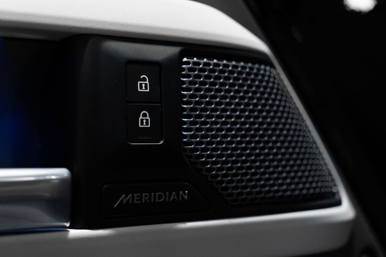 Land Rover Defender 110 SE P300 2.0L