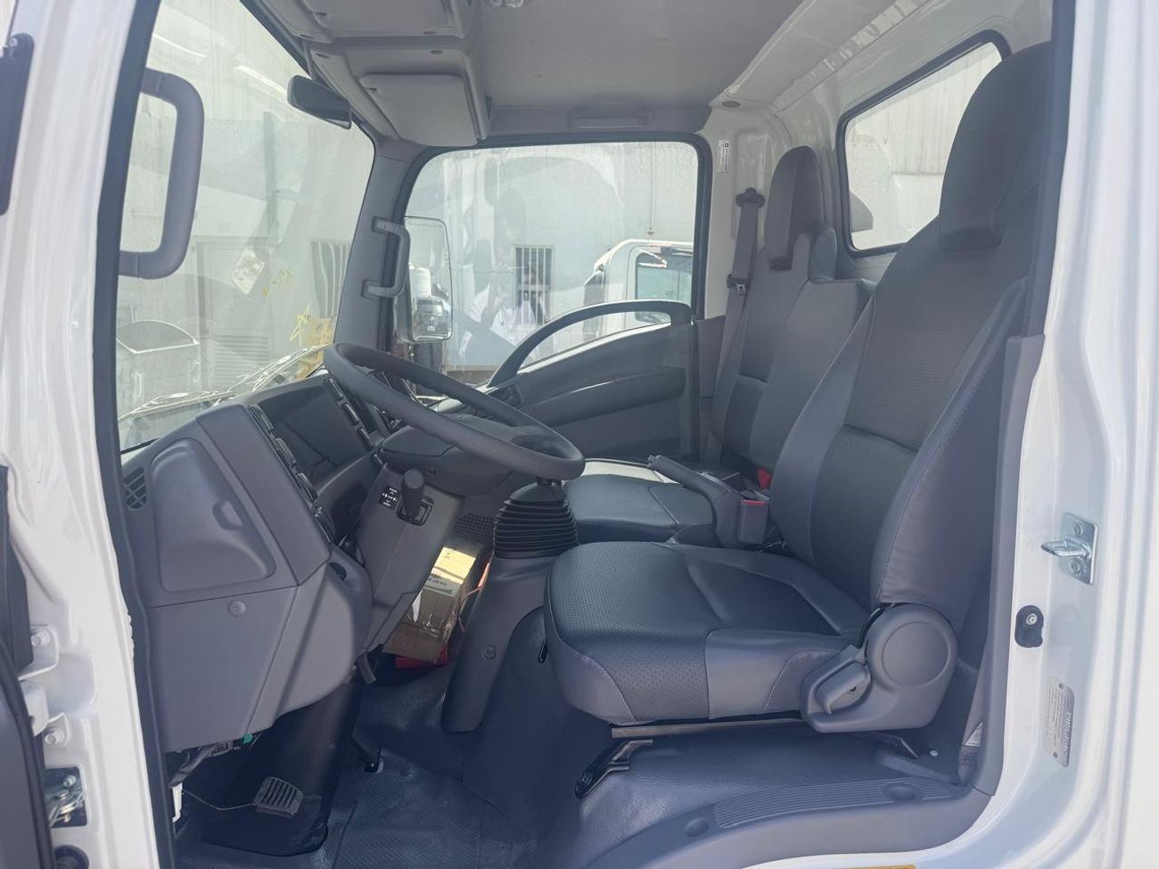 إيسوزو فوروارد Isuzu / N-Series NMR85 E22 Cab Chassis Truck 4x2 Short Wheel Base