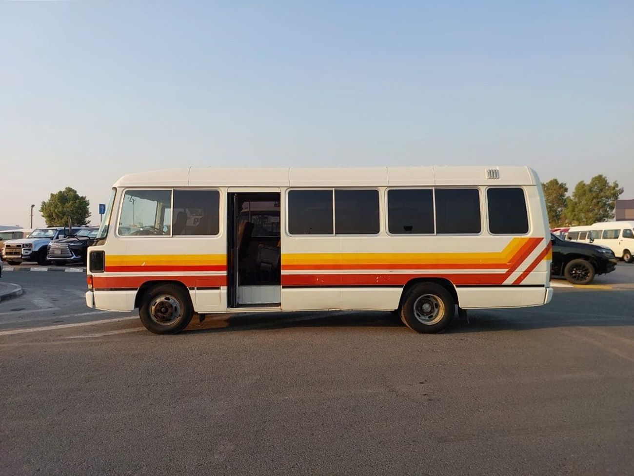 تويوتا كوستر TOYOTA COASTER BUS RHD 1992 MODEL 4.1 L DIESEL AUTOMATIC(PM04795)