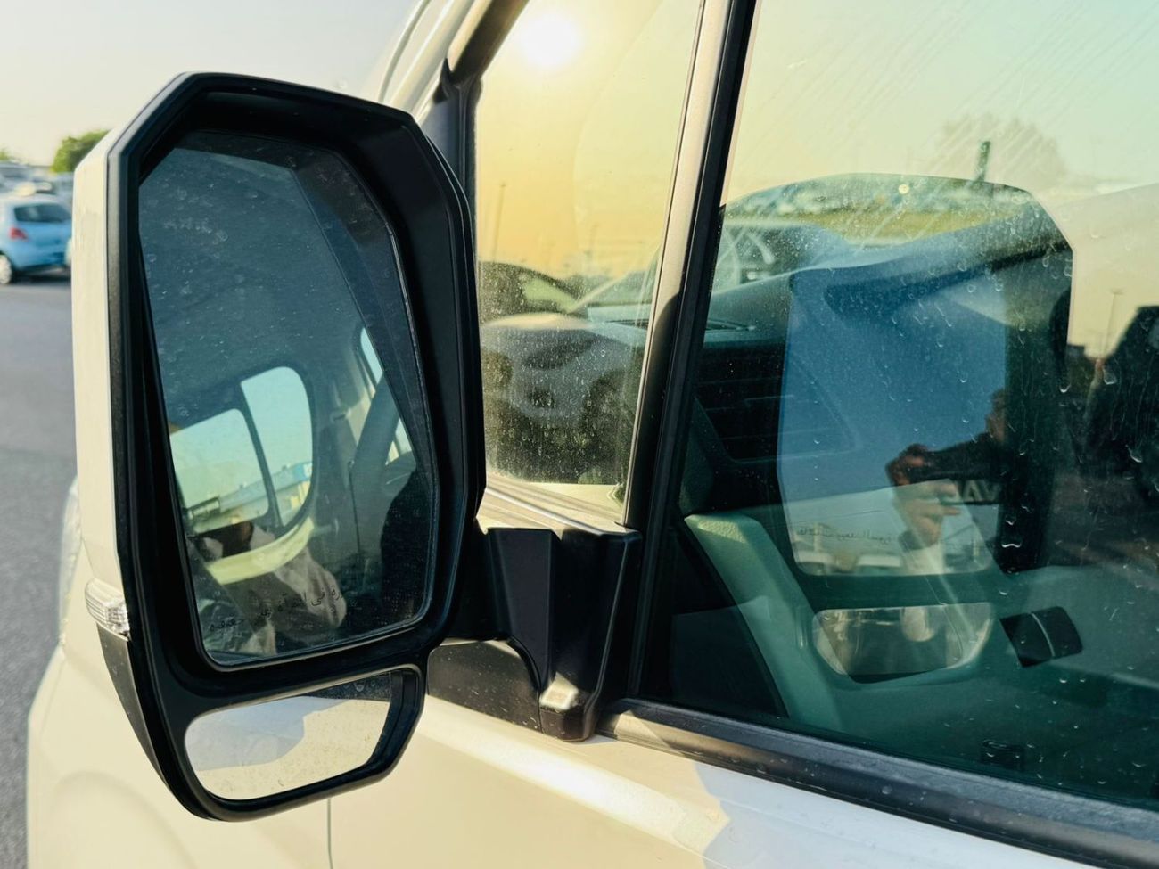 تويوتا هاياس Toyota Hiace Van 3.5L petrol A/T F/O WHITE COLOR