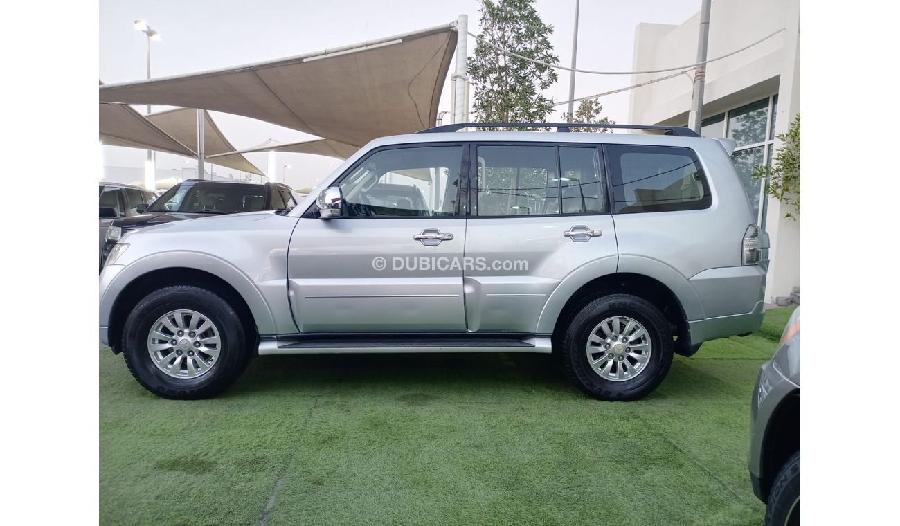 ميتسوبيشي باجيرو خليجى موديل 2013 مثبت سرعة تحكم شاشة كاميرا جلد بحالة ممتازة لاتحتاج لأى مصاريف