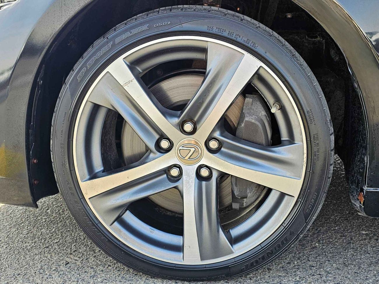 Lexus IS300 / LOW MILEAGE/ V6 AWD/ LOT#36496