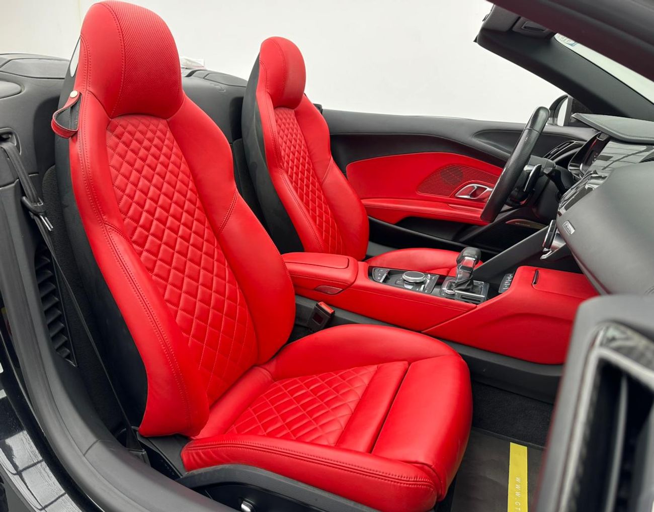 Audi R8 2022 Audi R8 Spyder V10 Performance, Carbon Kit, 1 Year Warranty Unlimited, Excellent Condition