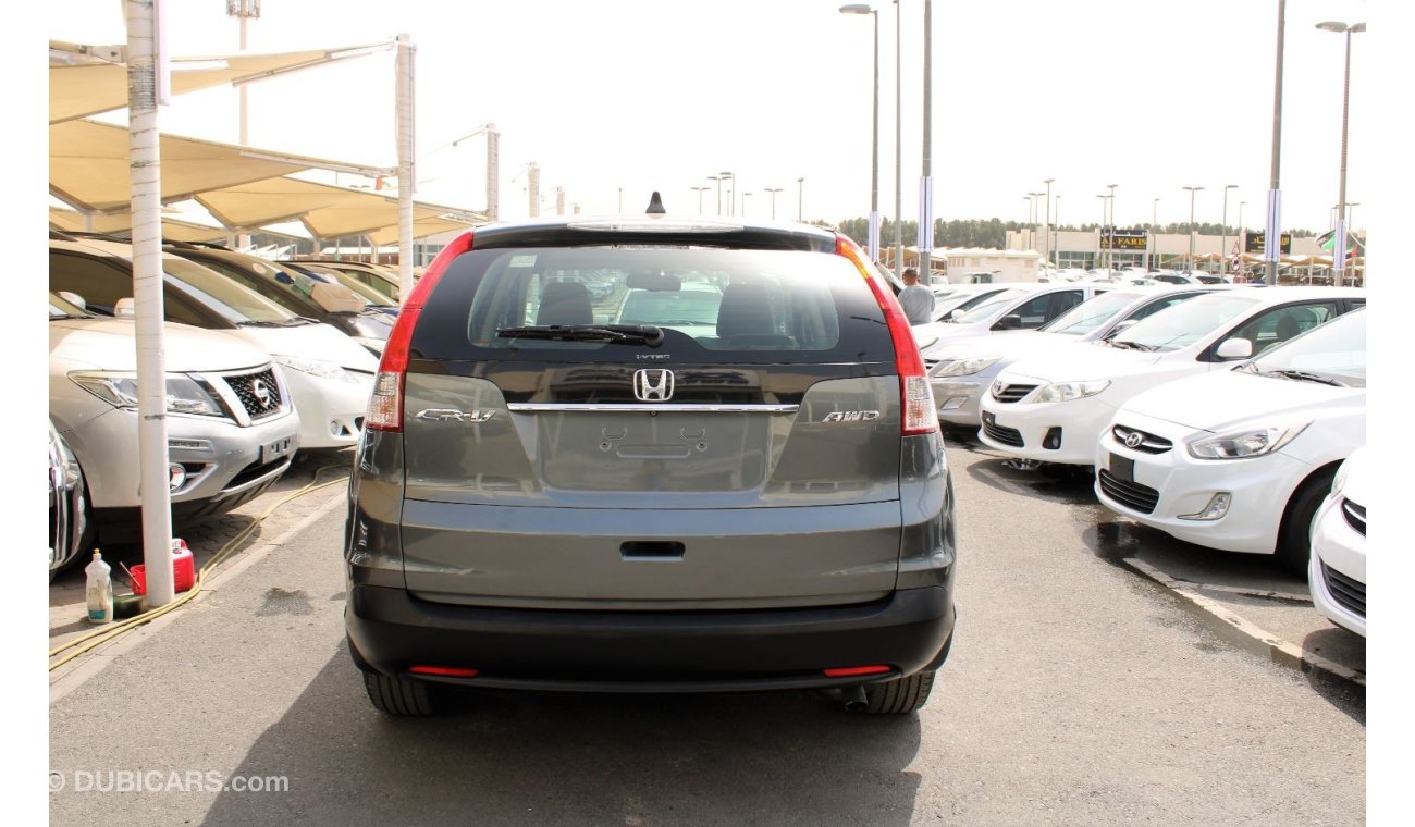 Honda CR-V ACCIDENTS FREE - GCC - CAR IS IN PERFECT - CAR IS IN PERFECT CONDITION INSIDE OUT