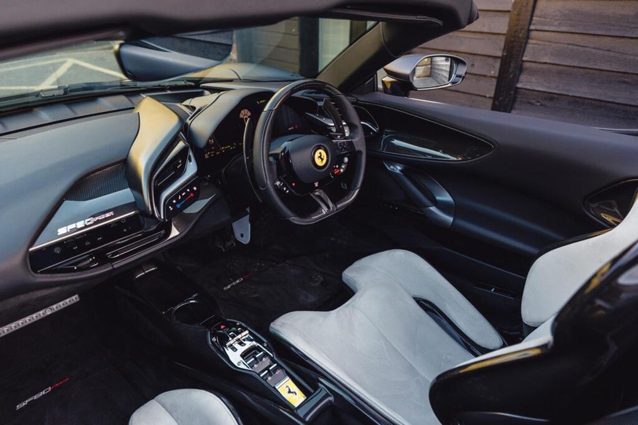 فيراري SF90 سبيدر 4.0T V8 7.9kWh F1 DCT 4WD Euro 6 (s/s) 2dr ( EXPORT ONLY)