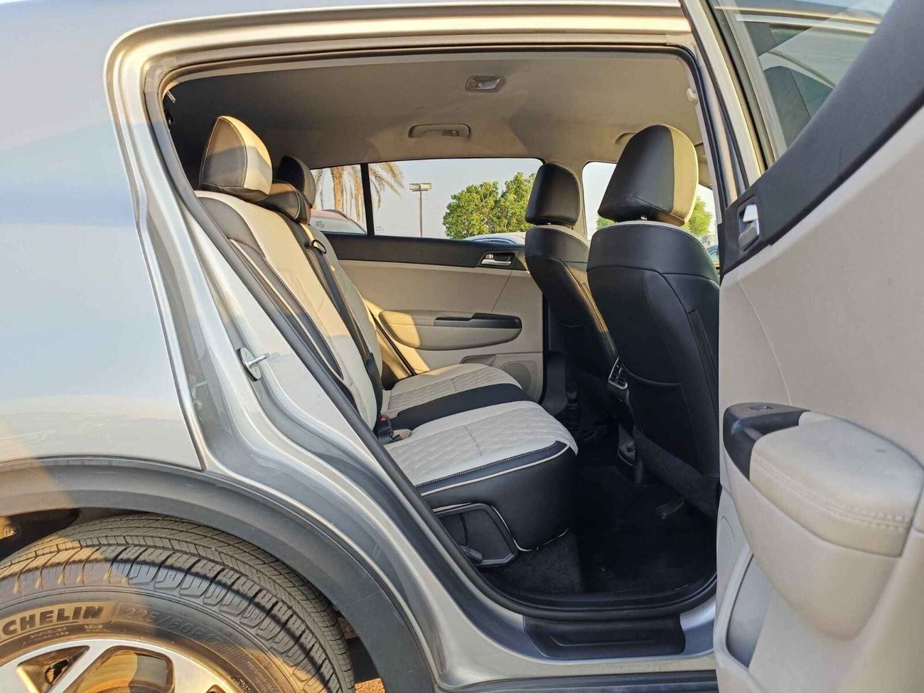 كيا سبورتيج LX/ LEATHER / DVD  REAR CAMERA / ONLY FOR EXPORT/ LOT#14684