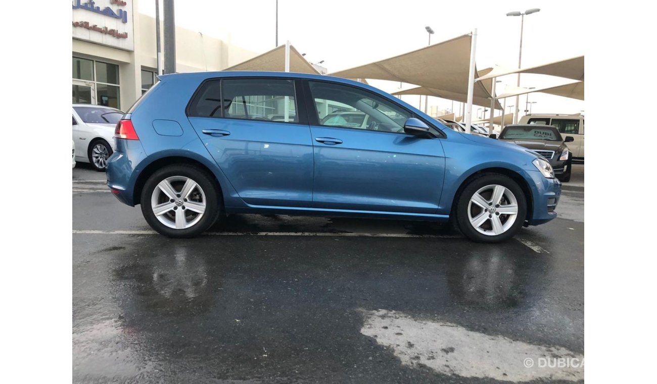 Volkswagen Golf Golf model 2016 car prefect condition full option low mileage one owner 2keys