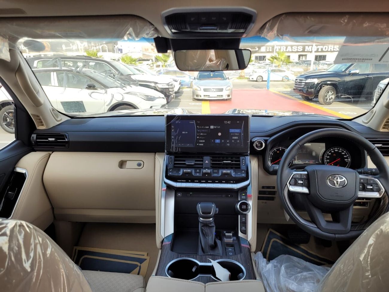 تويوتا لاند كروزر LC300 - RHD - 3.5 PET - ZX - 7 STR - Modellista Kit - MY 2023 - BLK_BEIG (FOR EXPORT ONLY)