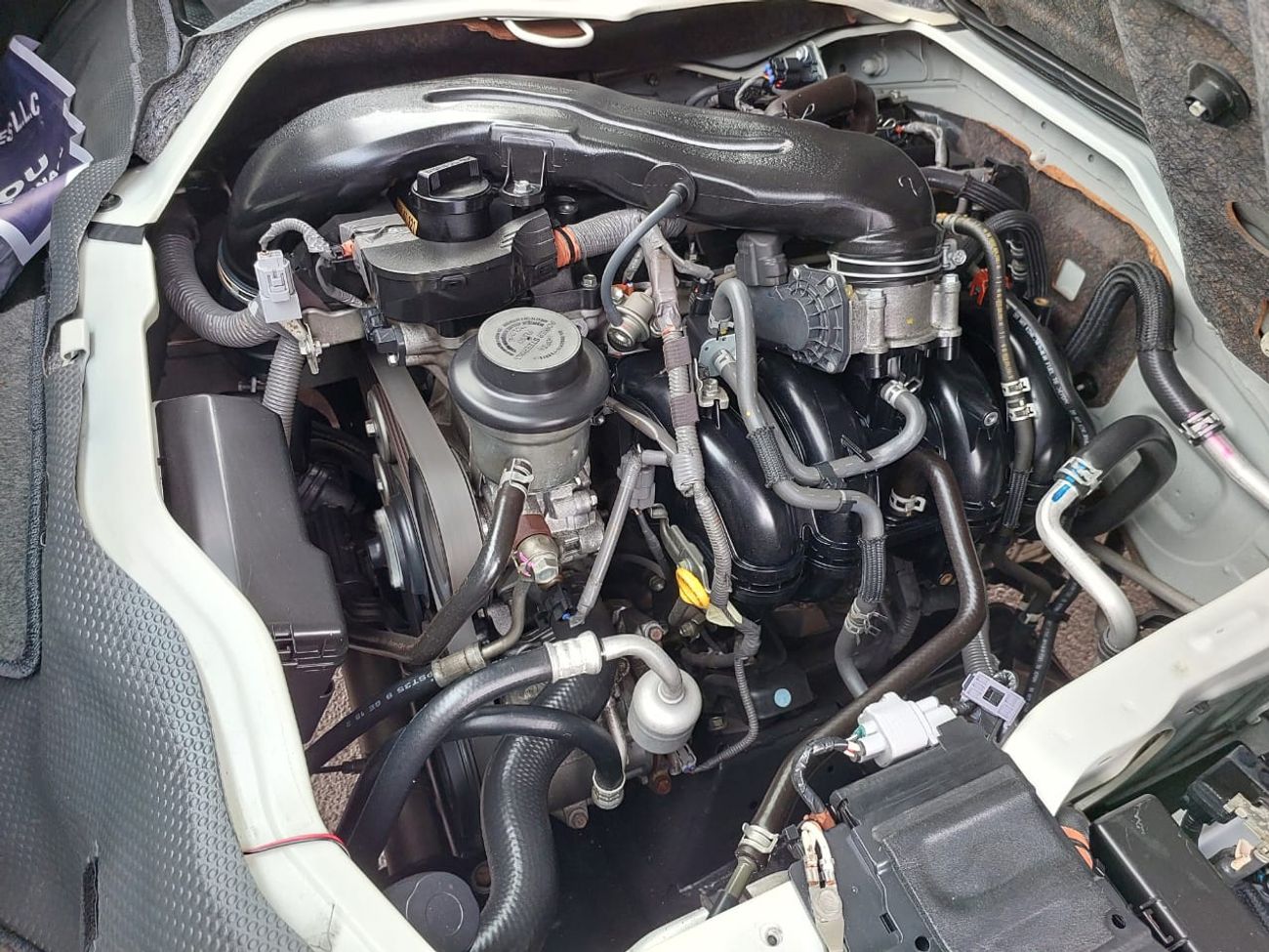 Toyota Hiace TOYOTA HIACE COMMUTER VAN RHD 2017 MODEL 2.7 L PETROL AUTOMATIC(PM81432)