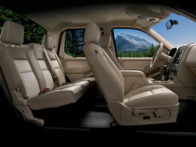 فورد اكسبلورر سبورت تراك interior - Seats