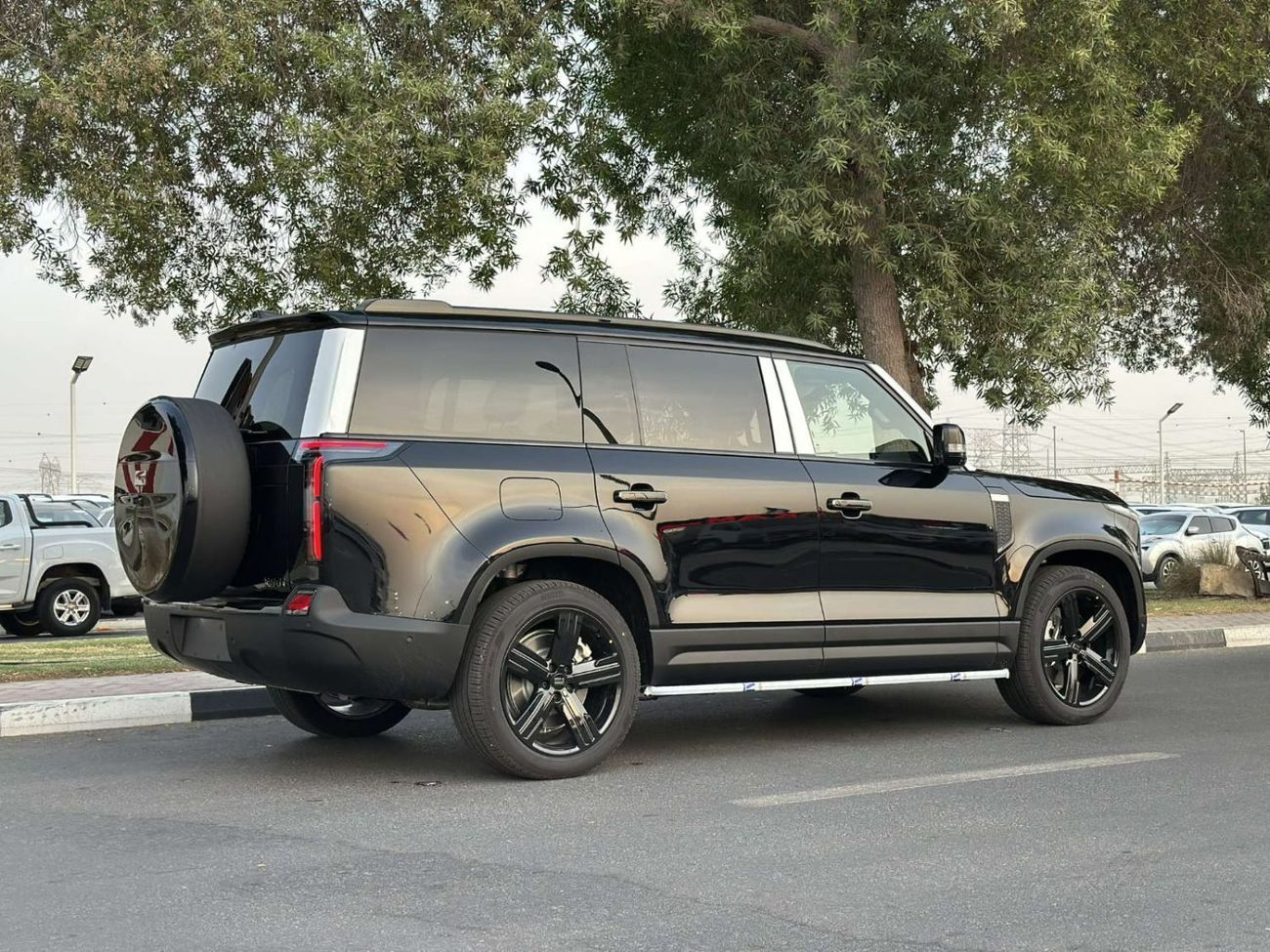 روكس 01 ROX 01 7 SEATS HYBRID Black/Orange | Long range 2025