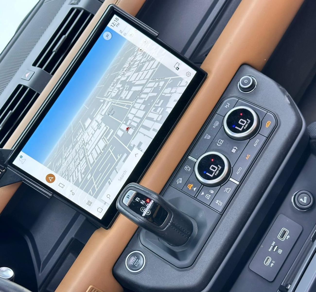 Land Rover Defender P400 110 SE 3.0L (5 Seater) 2023 Land Rover Defender 110 X-Dynamic P400, Jan/2027 Swiss Auto Warrant