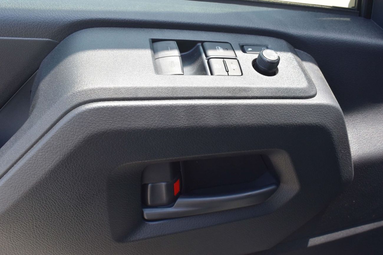 تويوتا هاياس HIACE HALF PANEL VAN 3.5L M/T (6 STR)