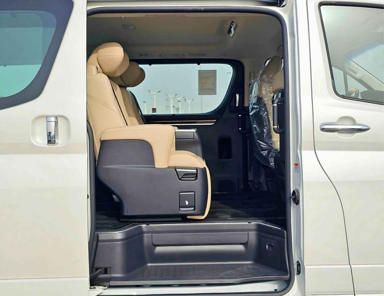 Toyota Granvia PREMIUM LUXURY/3.5L V6 PETROL A/T/360*CAMERAS, RADAR / VSC 8” MULTIMEDIA,VIP SEATS (CODE # GNPPR)