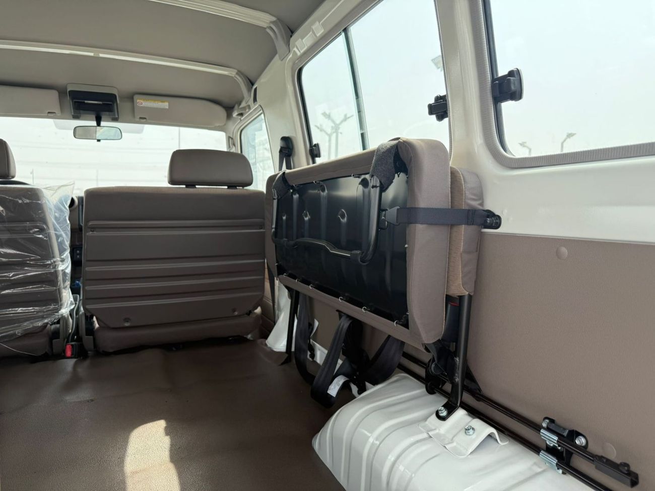 تويوتا لاند كروزر 70 LC78 Hardtop 3 Doors Long , M/T , 4.0L Petrol V6 Two Tank 2025 Model