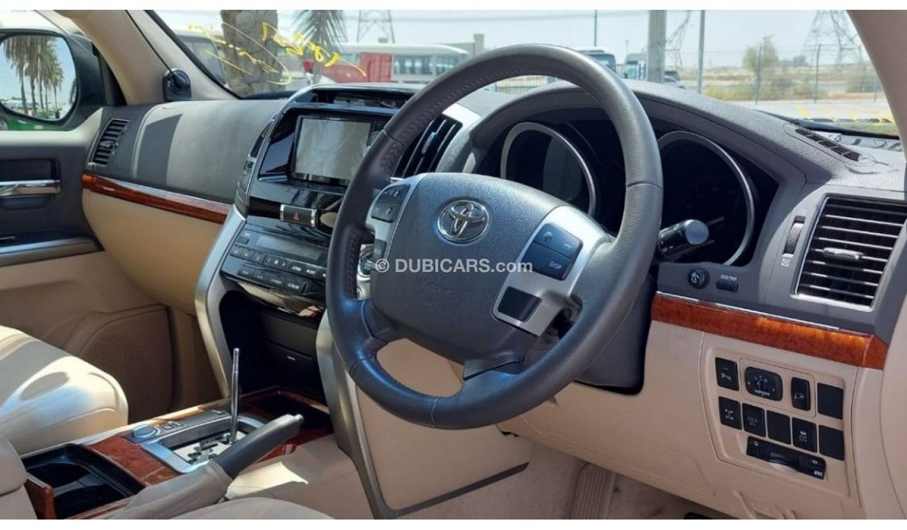 تويوتا لاند كروزر 2015 V8, [Right-Hand Drive], Petrol, 4.6CC, Premium Condition.