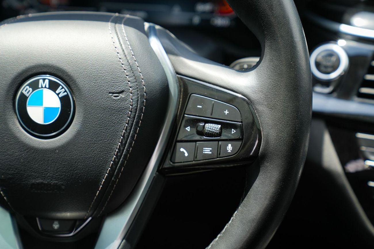 بي أم دبليو 520i Std 2.0L