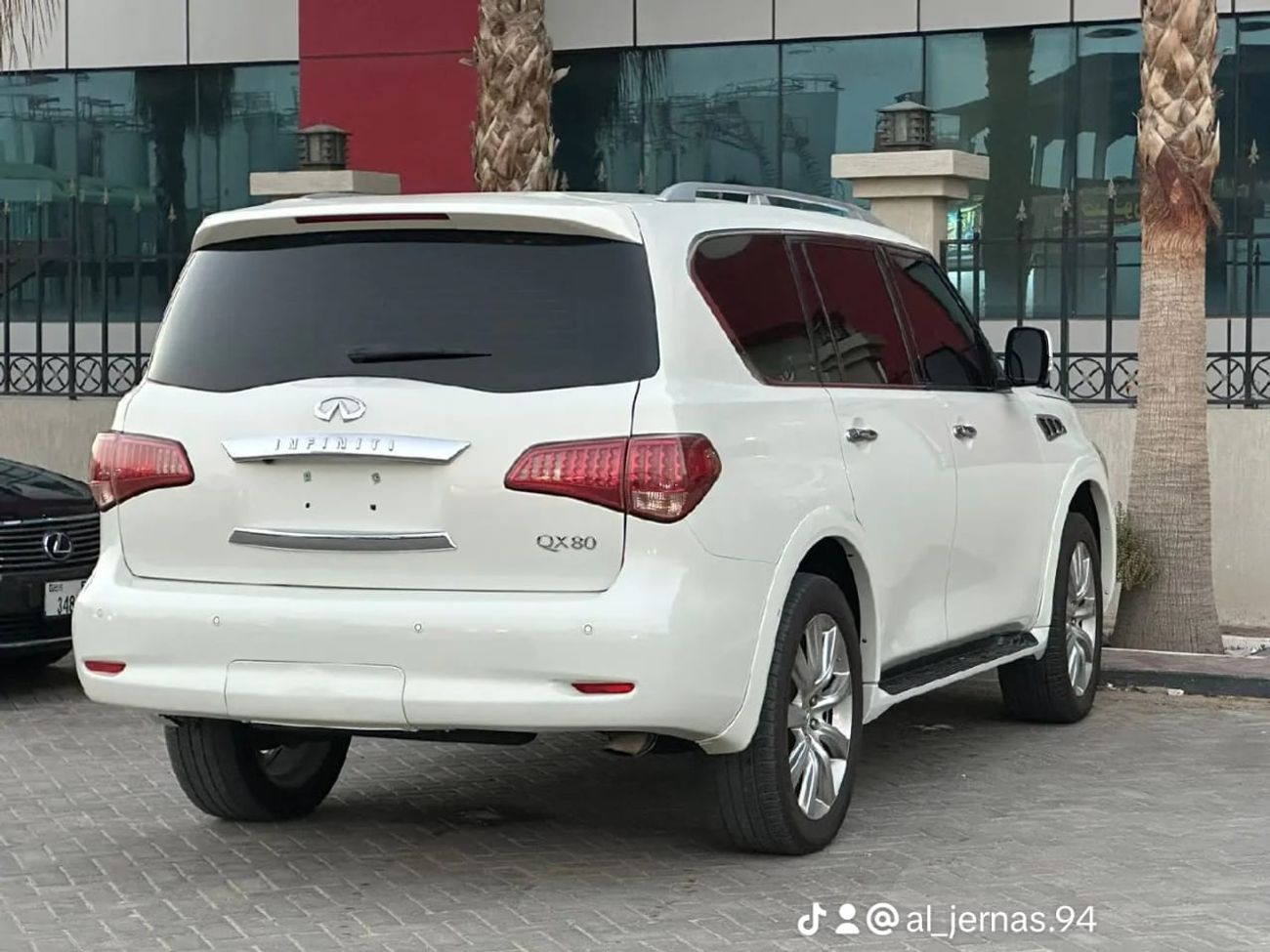 إنفينيتي QX80 لاكجري