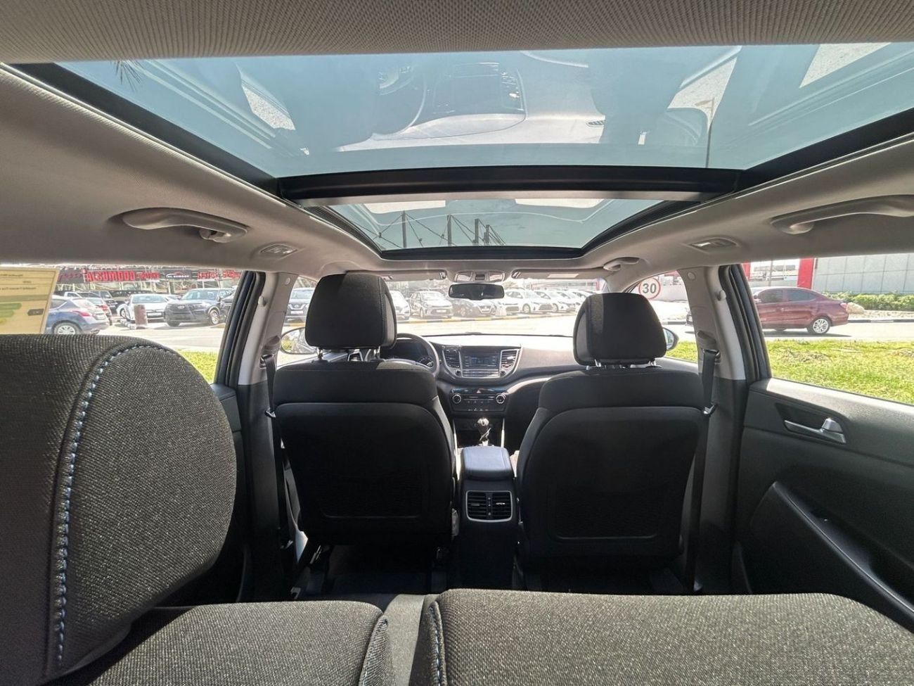 Hyundai Tucson GL Plus 2.0L GCC FULL AGENCY SERVICE WITH PANOROMIC ROOF, REAR CAMERA, AUTO FOLD SIDE MIRRORS