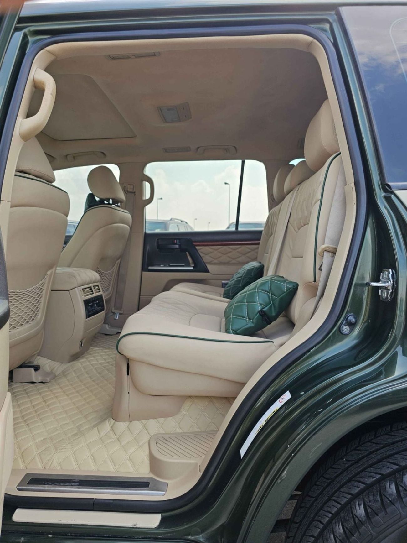 تويوتا لاند كروزر Toyota landcruise 2015 Model Modified 2024 Model V8 4.5 petrol Engine Colour Green Transmission Auto