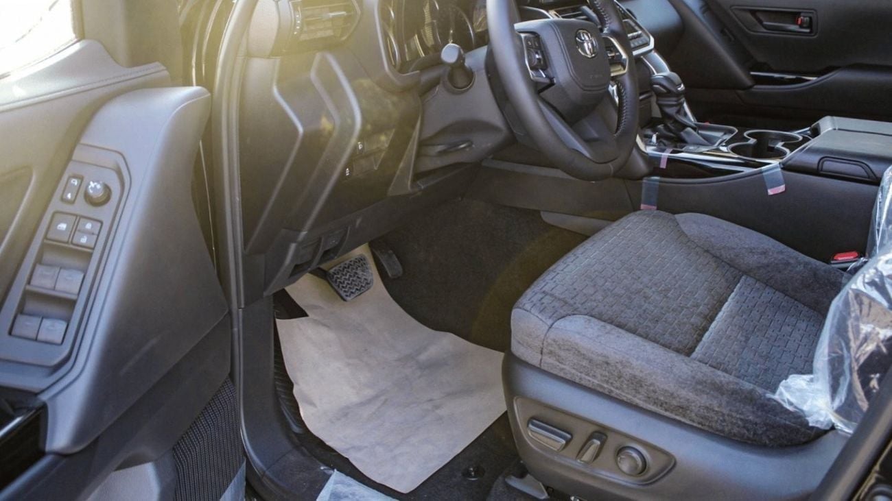 تويوتا لاند كروزر GXR Toyota/LC300 4.0L/TGVU0 S W GX-R AT