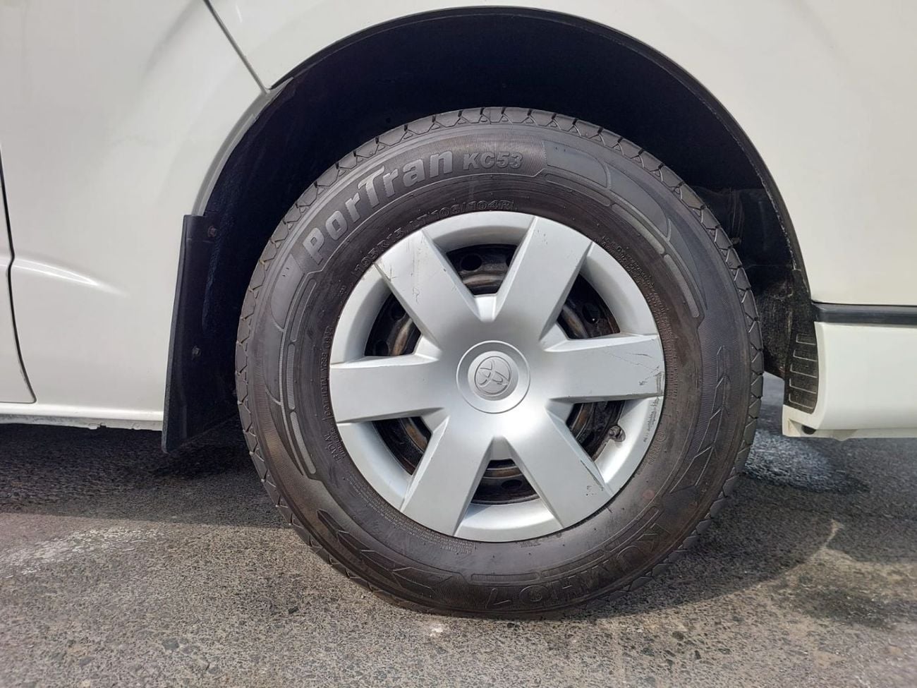 تويوتا هاياس (RAMADAN OFFER) TOYOTA HIACE COMMUTER VAN RHD 2018 MODEL 3.0 L DIESEL AUTOMATIC(PM21528)