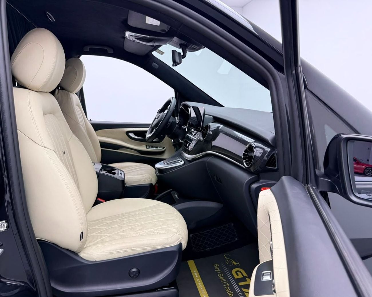 Mercedes Benz V 250 2022 Mercedes Benz V250 Falcon Edition, 2027 MB Service Pack, Full MB Service History, GCC
