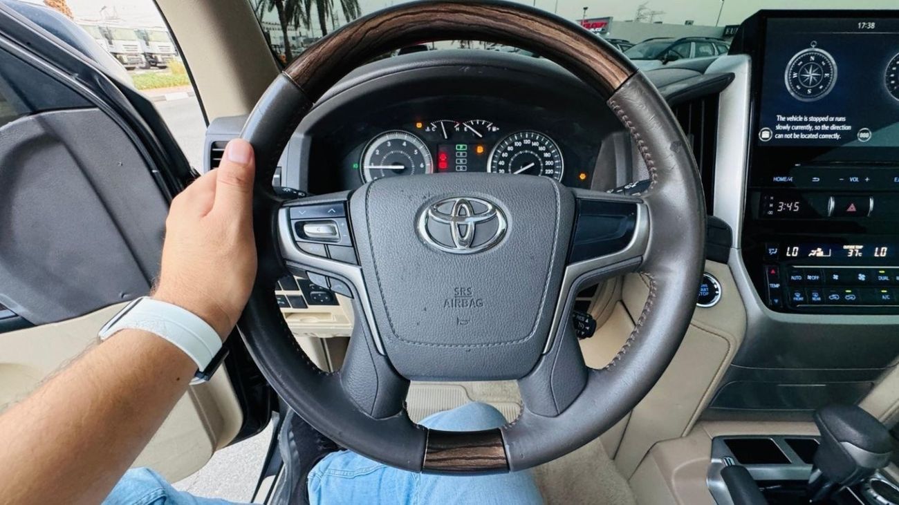 Toyota Land Cruiser PREMIUM CONDITION | 4.0L PETROL | SUNROOF | LHD | 2020 | COOL BOX | REAR VIEW CAMERA