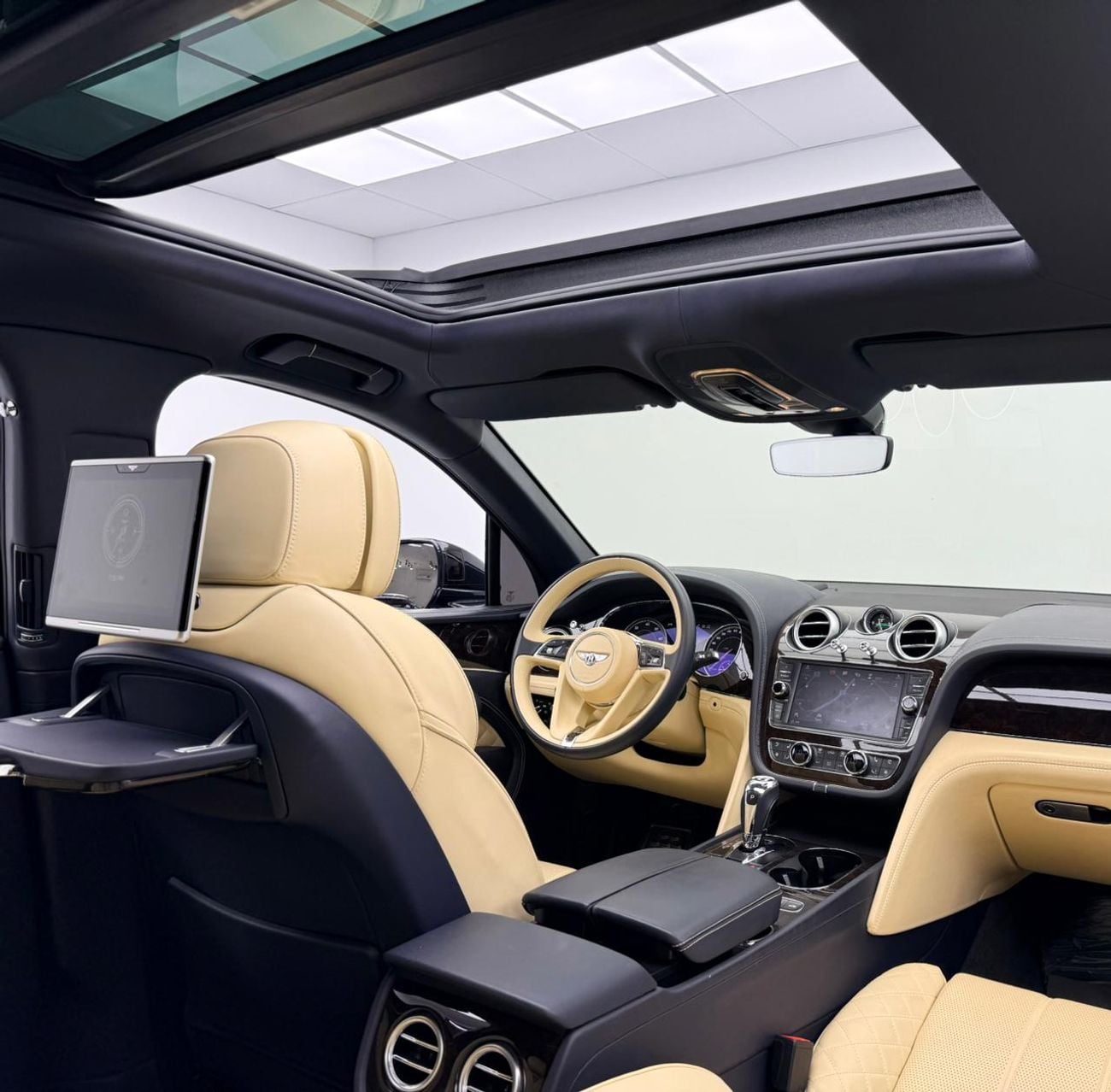 Bentley Bentayga Signature Edition 2017 Bentley Bentayga W12 Signature, Service History, Excellent Condition, Full PP