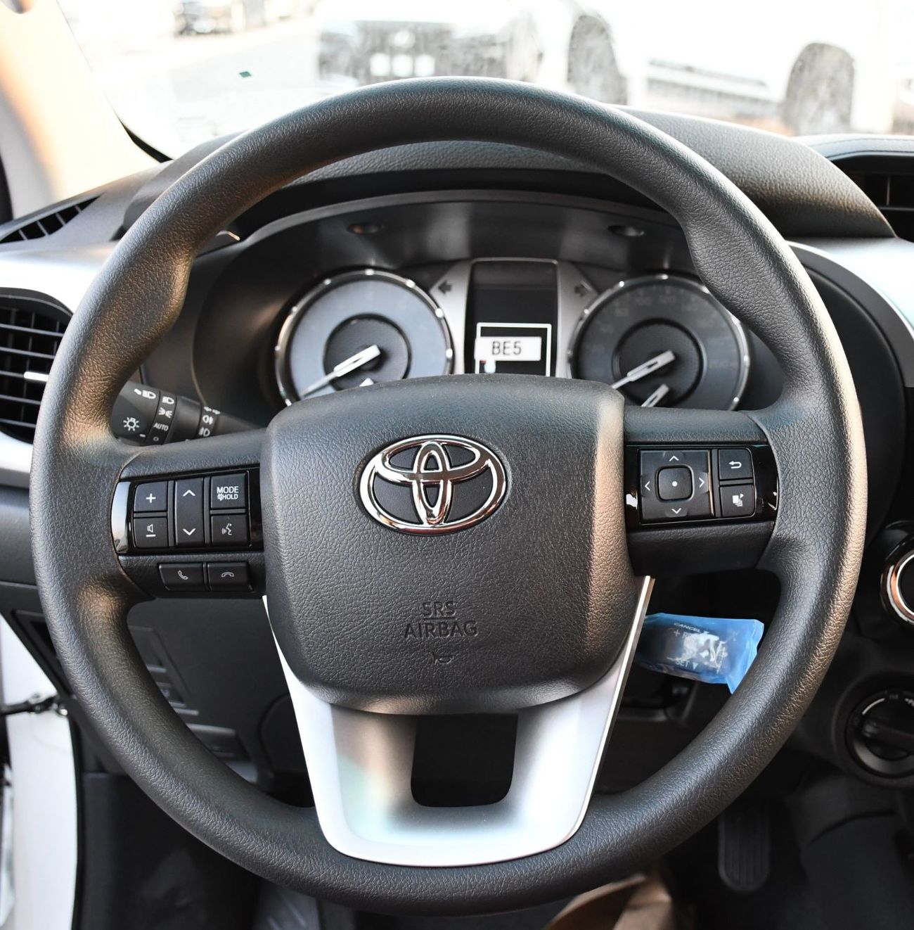 Toyota Hilux Hilux 2.7L V4 Petrol Automatic ( Oman Spec ) Full Option