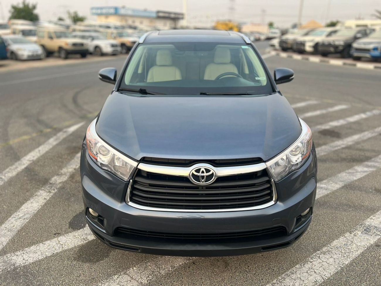 تويوتا هايلاندر 2015 TOYOTA HIGHLANDER XLE - 4x4 - 63500 mileage- SUNROOF 7 SEATER ELECTRIC SEATS -LEATHER SEATS - P