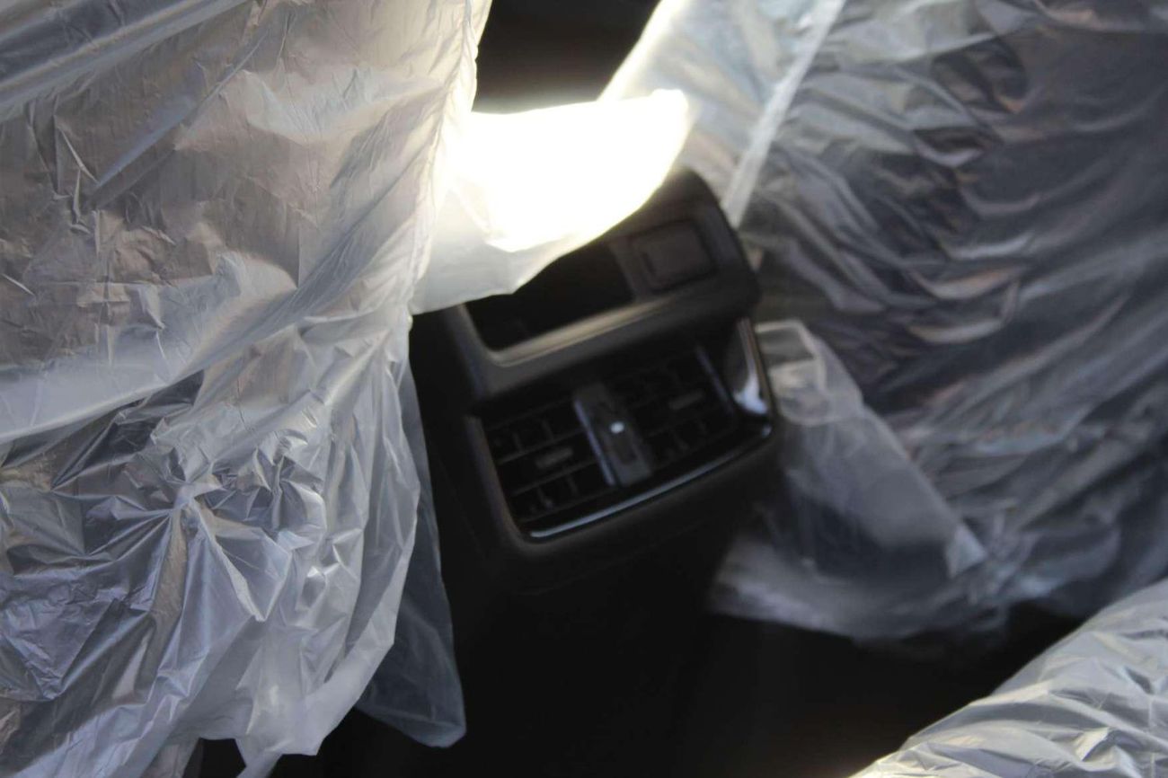 Isuzu DMax 3.0L Crew Cab 4WD LS (A/T) 3.0L DMax GT Crew Cab 4WD LS (A/T)