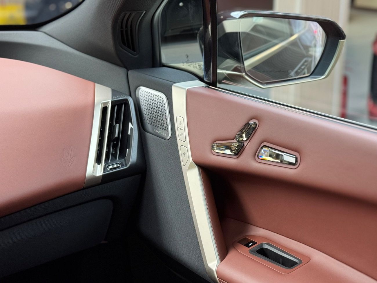 بي أم دبليو iX xDrive40