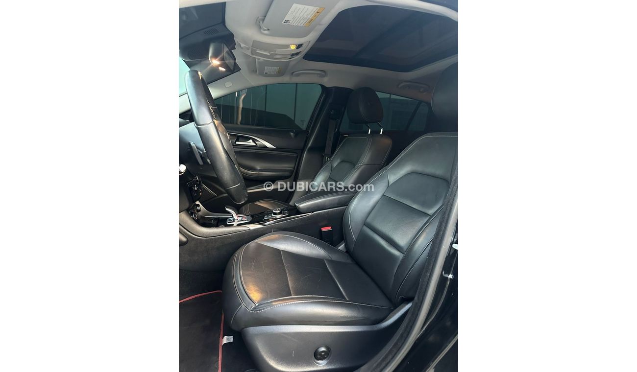 Infiniti Q30 Premium