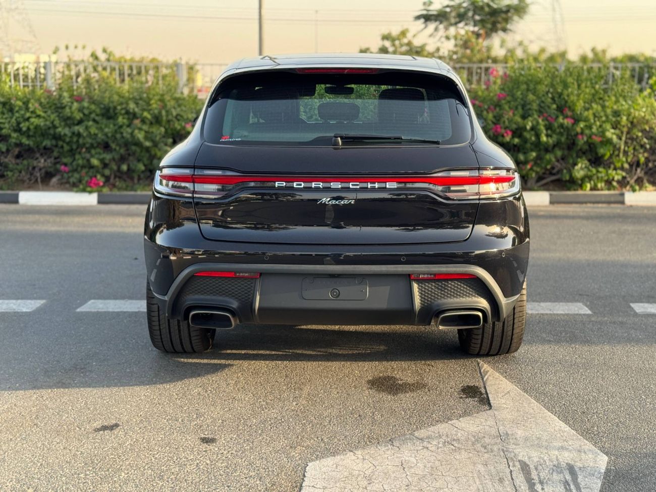 Porsche Macan Std 2.0L (252 HP) GCC SPEC UNDER WARRANTY NEAT AND CLEAN